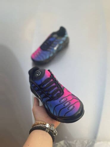 čizmice za zimu: Nike air max tn patike 

Novo
Brojevi 36 do 46

fb Moja Kupovina 1 — 2