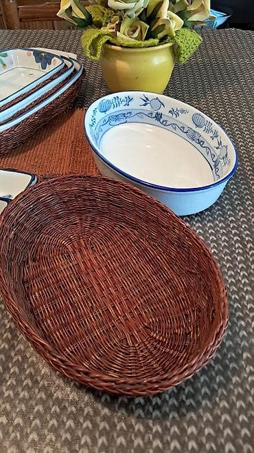 vodene igracke za decu: Komplet činija za serviranje hrane. Porcelan u korpicama od pruća — 5