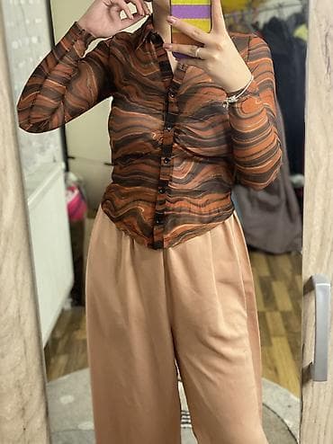 Bluza je poluprovidna, pantalone su vrh za vreme koje dolazi! skroz