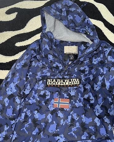 bele muske patike: Napapijri anorak jakna sa kapuljačom – camo plavo/crni print. Jakna je — 2