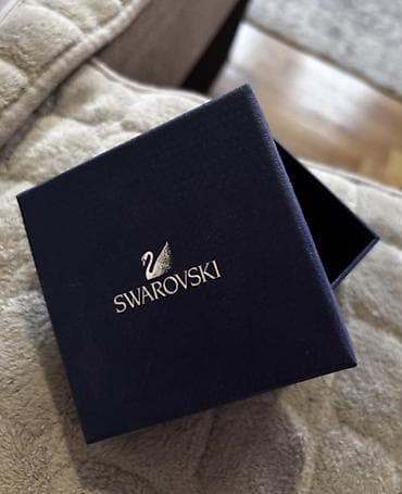 Swarovski narukvica - Originalna tamnoplava kutija sa srebrnim
