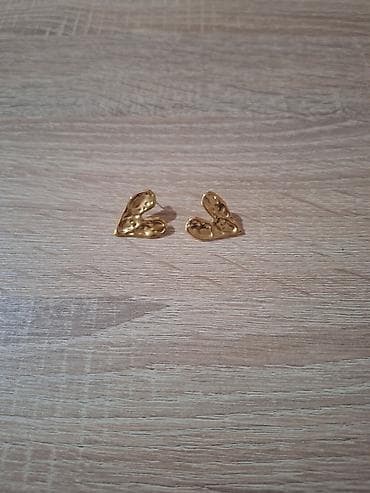 Mindjuše su od hiruškog čelika, vodootporna i ne menja boju.  