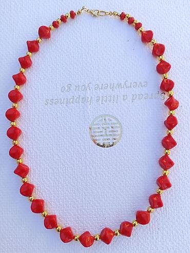 Neseseri: Crvena ogrlica – staklo - Materijal: staklene perle u crvenoj boji — 2