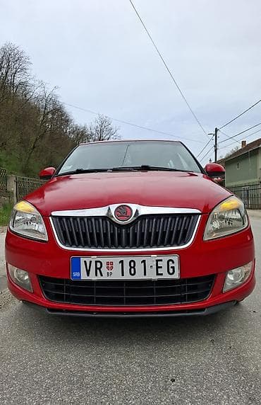 pracke prodaja: Škoda Fabia – hečbek, crvena boja, 5 vrata,motor benzinac sa swkvent — 4