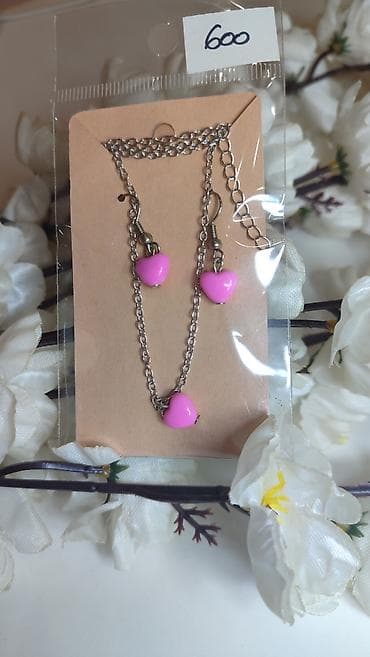 Set nakita – ogrlica i minđuše sa ružičastim srcima - Komplet sadrži
