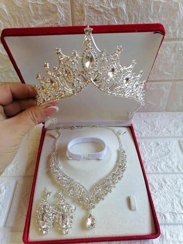 mokasine novi sad: Chanel, Set: Crown, Earrings, Bracelet, Material: Cubic zirconia, Pearl — 12
