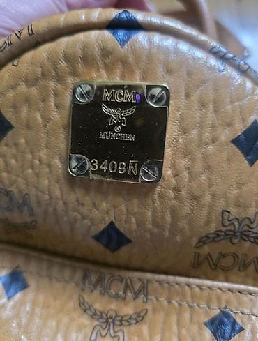 stradivarius aksesoari: MCM mini stark ranac konjak braon boje sa monogram printom. Nov je — 9