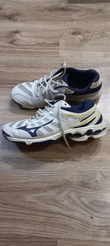 Mizuno Wave sportske patike za dvoranske sportove - Model: Mizuno na lalafo.rs Mizuno Wave sportske patike za dvoranske sportove - Model: Mizuno