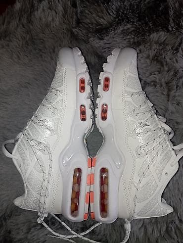 maskirne patike: Nike Air Max Plus (Tn) patike – bele sa narandžastim Air jedinicama - — 1