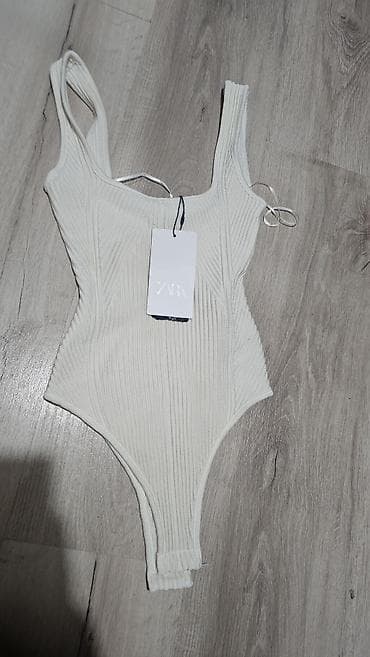 torbe x: ZARA rebrasti bodi u krem/bež boji. - Model: bez rukava, široke — 1