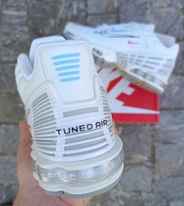 trapstar komplet: Nike Air Max Plus / Tuned Air patike u beloj boji sa upečatljivim — 5