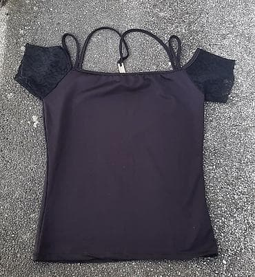 Crna majica sa čipkanim rukavima Polovna jednom nošena 9/10