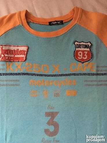 Interesantna sportska plava majca sa narandžastim rukavima, kvalitetan