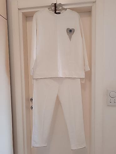 bele ravne sandale: LSK komplet trenerke – majica i pantalone, bela, veličina M - Dvod — 1