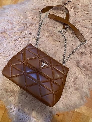 Prada kozna torba niva 2500 din na lalafo.rs Prada kozna torba niva 2500 din