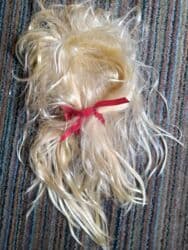 max naocare za sunce: Prodajem svetloplavu perikudugačkusa crvenim mašnicama . Nema — 6