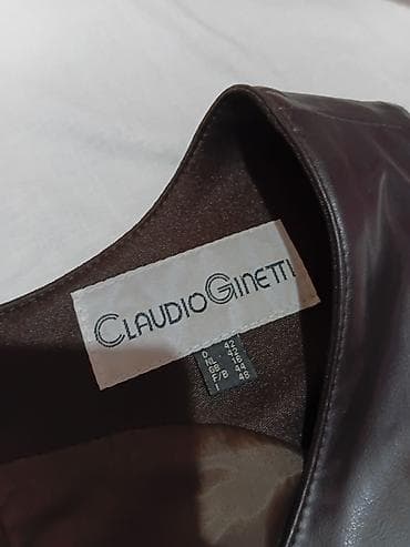 Haljine: Braon haljina bez rukava sa panelima od eko-kože - Model: uska — 10