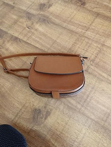 Ženska torba preko ramena – karamel braon sa detaljima imitacije