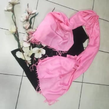 Divna nežno roze ešarpa
Velika
Povoljno