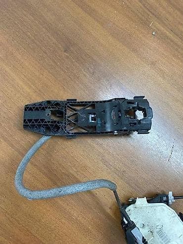 NOSAC KVAKE ZA VOLKSWAGEN POLO | Nosac prednje leve kvake za Polo 6R na lalafo.rs NOSAC KVAKE ZA VOLKSWAGEN POLO | Nosac prednje leve kvake za Polo 6R