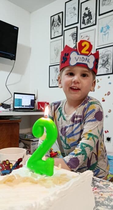 de mazzio cizme: Ručno rađene rođendanske krune za slavljenike, prilagođene uzrastu i — 6