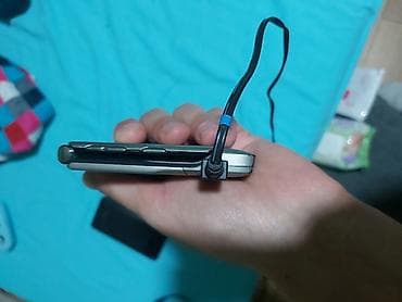 rerna na plin: Motorola v3i verzija sa ulazom zs micro sd karticu.koja dolazi sa njim — 3