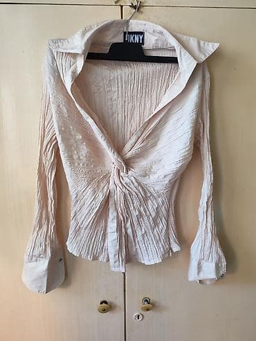 DKNY ženska košulja/bluza, svetloružičaste nijanse. Model sa dubokim V