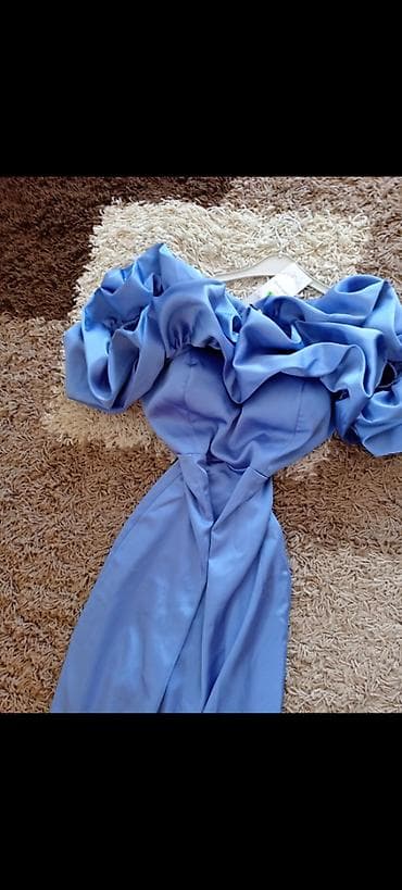 kaputi sa kapuljacom: Nova sa etiketom
L velicina
Duzina do kolena — 4