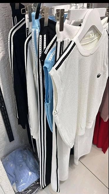 tech fleece s: Adidas koncani kompleti Uvoz Turska Dužina nogavica 115 cm Cena: 5000 — 5