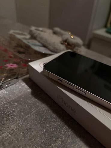 win win telefon: Apple iPhone (bela boja) sa originalnom kutijom. Dve zadnje kamere — 4