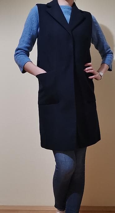 Teget prsluk XS/S. Prsluk je u veoma dobrom stanju, kupljen preko na lalafo.rs Teget prsluk XS/S. Prsluk je u veoma dobrom stanju, kupljen preko