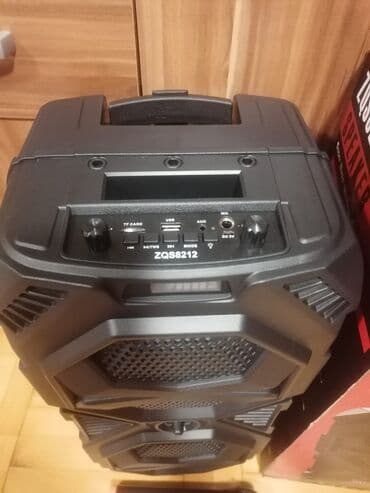 radio na solarno punjenje: Prenosni blutut laraoke zvučnik sa bežičnim mikrofonom. Cena : 9000din — 4