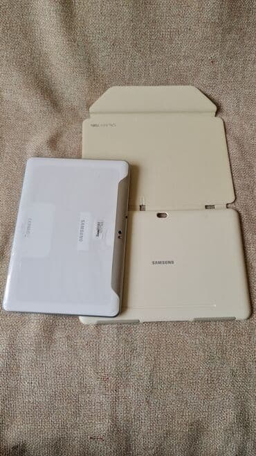 tablet: Tablet.samsung sa.maskom kao novsve radi 4000 dinara — 4