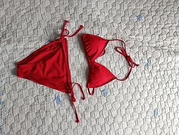 crvene mindjuse: Crveni dvodelni bikini – klasičan trouglasti model - Boja: intenzivno — 1