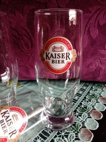 gorki list crvene case: Case nove za pivo Kaiser. iz 80ih. Komada. 4 Visina. 17cm — 2