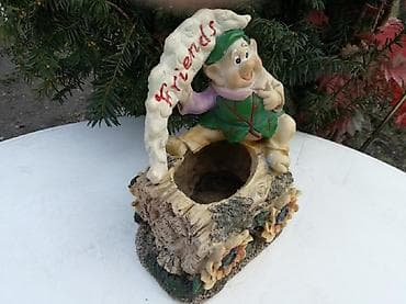 sanjalica 20: Patuljak ukrasna saksija 
Visina 27 cm
Sirina 13 cm
Duzina 20 cm — 5