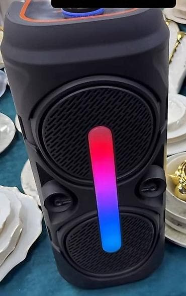 bezicni mikrofon za blutut zvucnik: Bluetooth prenosivi zvučnik sa LED osvetljenjem Moderan i atraktivan — 2