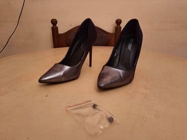 srebrna ogrlica sa krsticem: Pumps, 39 — 15