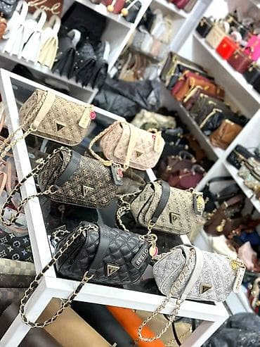 animal print torbe: GUESS ženska torbica preko ramena – monogram - Model: kompaktna — 10
