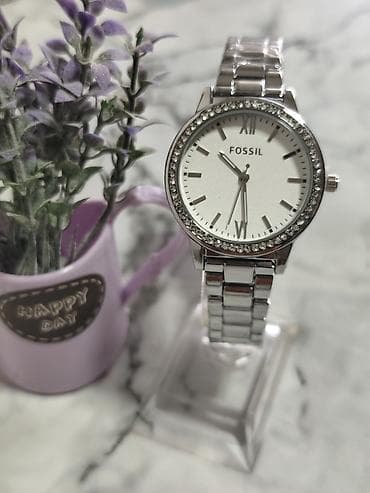 Fossil ženski ručni sat – elegantan model sa metalnom narukvicom u