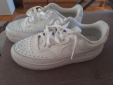 nike patike kozne: Br 40, ocuvane bas bas. Bele patike – klasičan model sa podignutim — 3