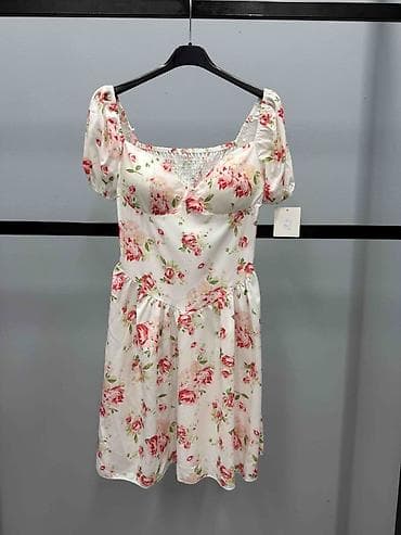 ccc haljine: Romantična mini haljina sa cvetnim printom
1600 din
S M L — 2