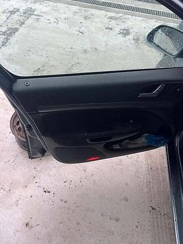 Kompletan auto u delovima: TAPACIRI VRATA ZA ŠKODA OCTAVIA OD 2004. DO 2013. GOD. | Tapaciri — 1