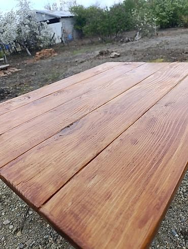 Stilski klub stolovi: Drveni sto sa metalnim nogama – ručni rad - Gornja ploča: masivno — 2