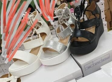 evropski brojevi obuce: Brojevi 36-41
Cena 3300 din — 2