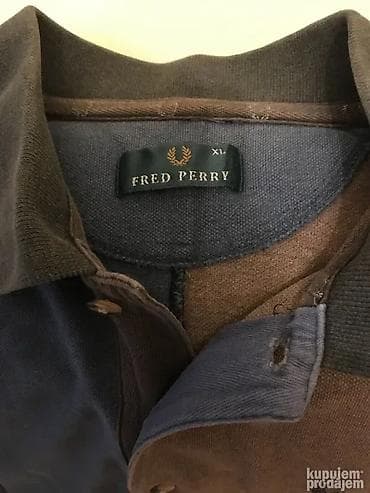 bele papuce sa platformom: Original Fred Perry majica L/XL
100% cotton
Ramena 50cm, duzina 70cm — 3