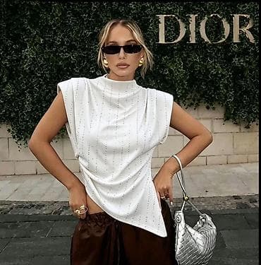 ramax beograd: Ženska bezrukavna majica sa visokim okovratnikom i asimetričnim — 3