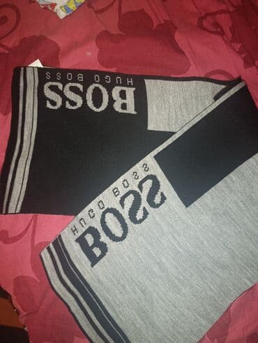 navijački šalovi: HUGO BOSS pleteni šal - Model: dvobojni, crno‑sivi, sa velikim BOSS — 3