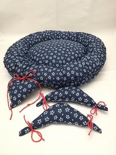 plasticne kucice za macke: Ležaljka za mačku teget Tapacirana mekim punjenjem. Prečnik cca 50cm — 2