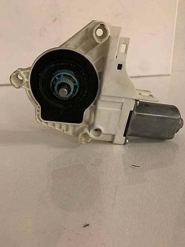 motor na prodaju: MOTOR PODIZAČA ZA ŠKODA SUPERB - 8KO959802A | Polovni delovi škoda — 1